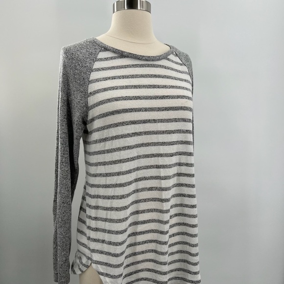 Old Navy Stripped Long Sleeve Ladies Small - Picture 1 of 5